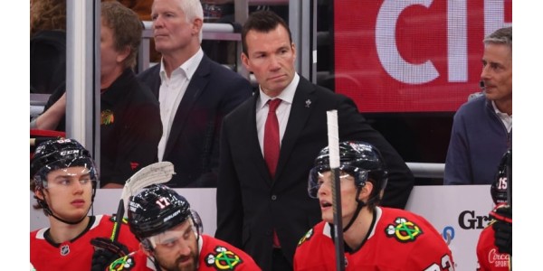 Chicago Blackhawks sparkar huvudtränaren Luke Richardson under dålig prestation